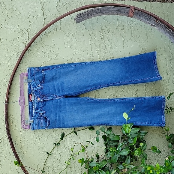 Ladies Levi's Blue Comfortable Low Bootcut Stretch Denim Jeans - Picture 1 of 12